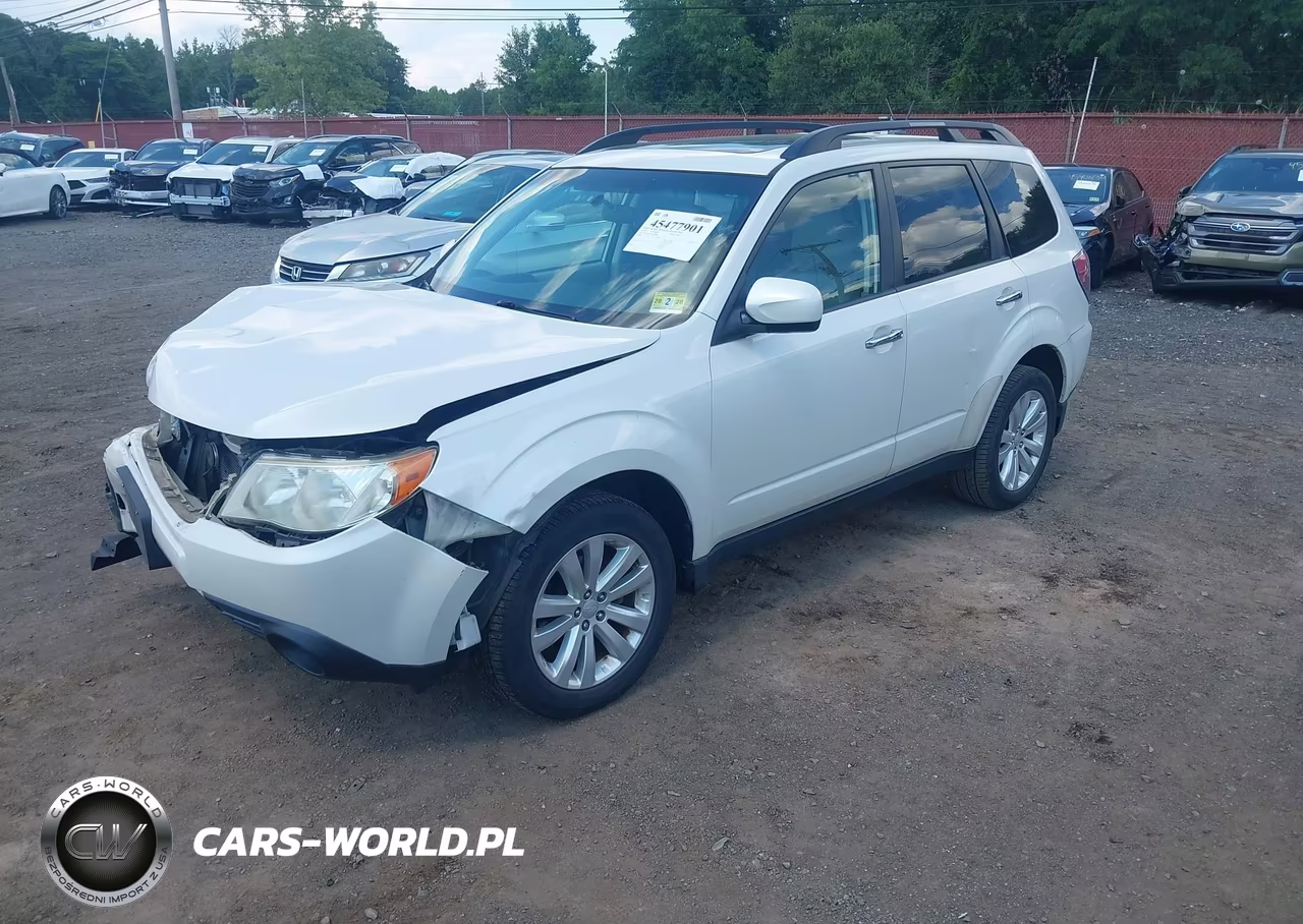 2013 Subaru Forester 2.5X Premium VIN:JF2SHADC0DH428008 - 2