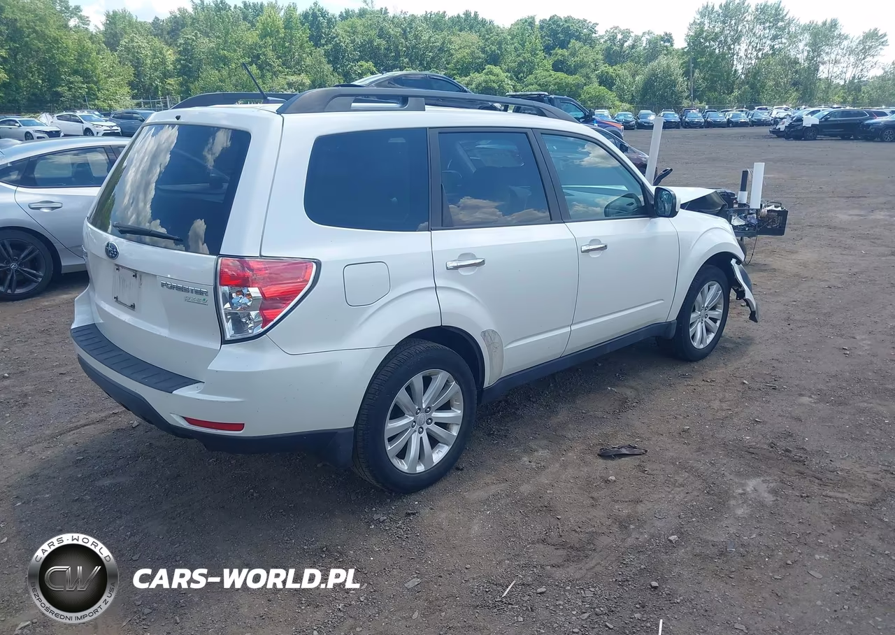 2013 Subaru Forester 2.5X Premium VIN:JF2SHADC0DH428008 - 4