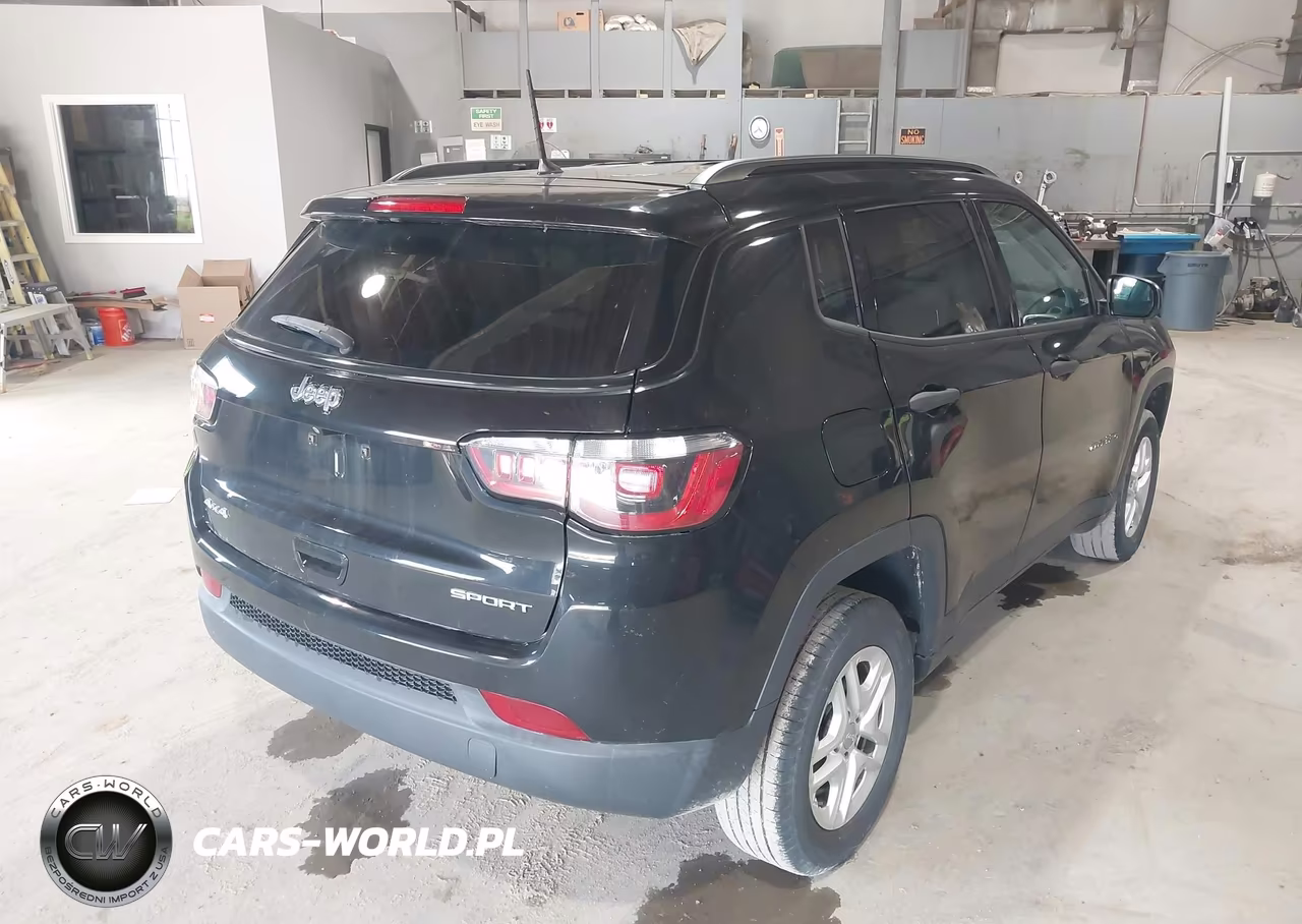 2018 Jeep Compass Sport 4X4 VIN:3C4NJDABXJT392242 - 4