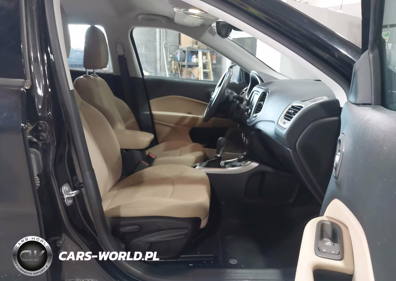 2018 Jeep Compass Sport 4X4 VIN:3C4NJDABXJT392242 - 5