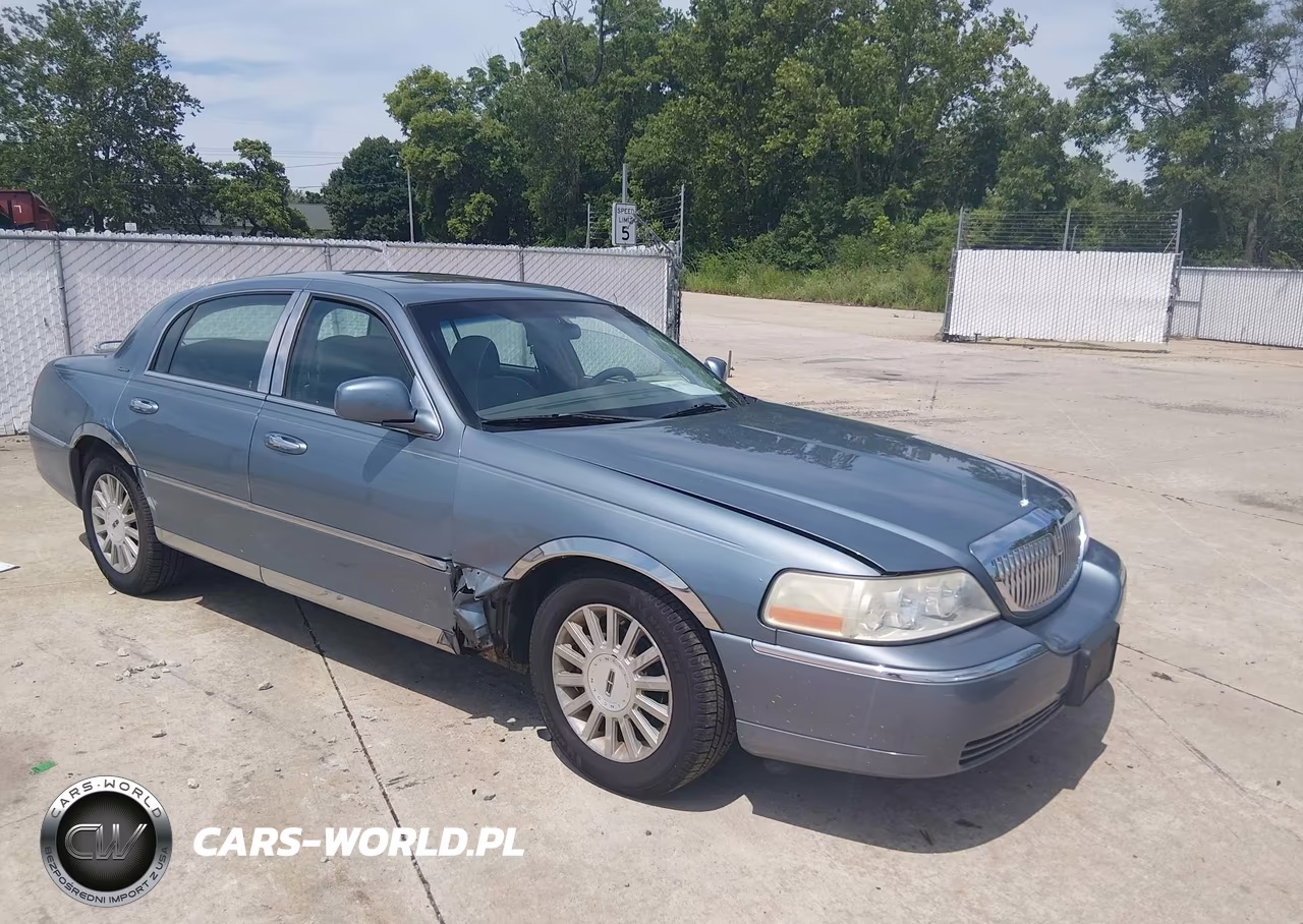 2004 Lincoln Town Car Signature