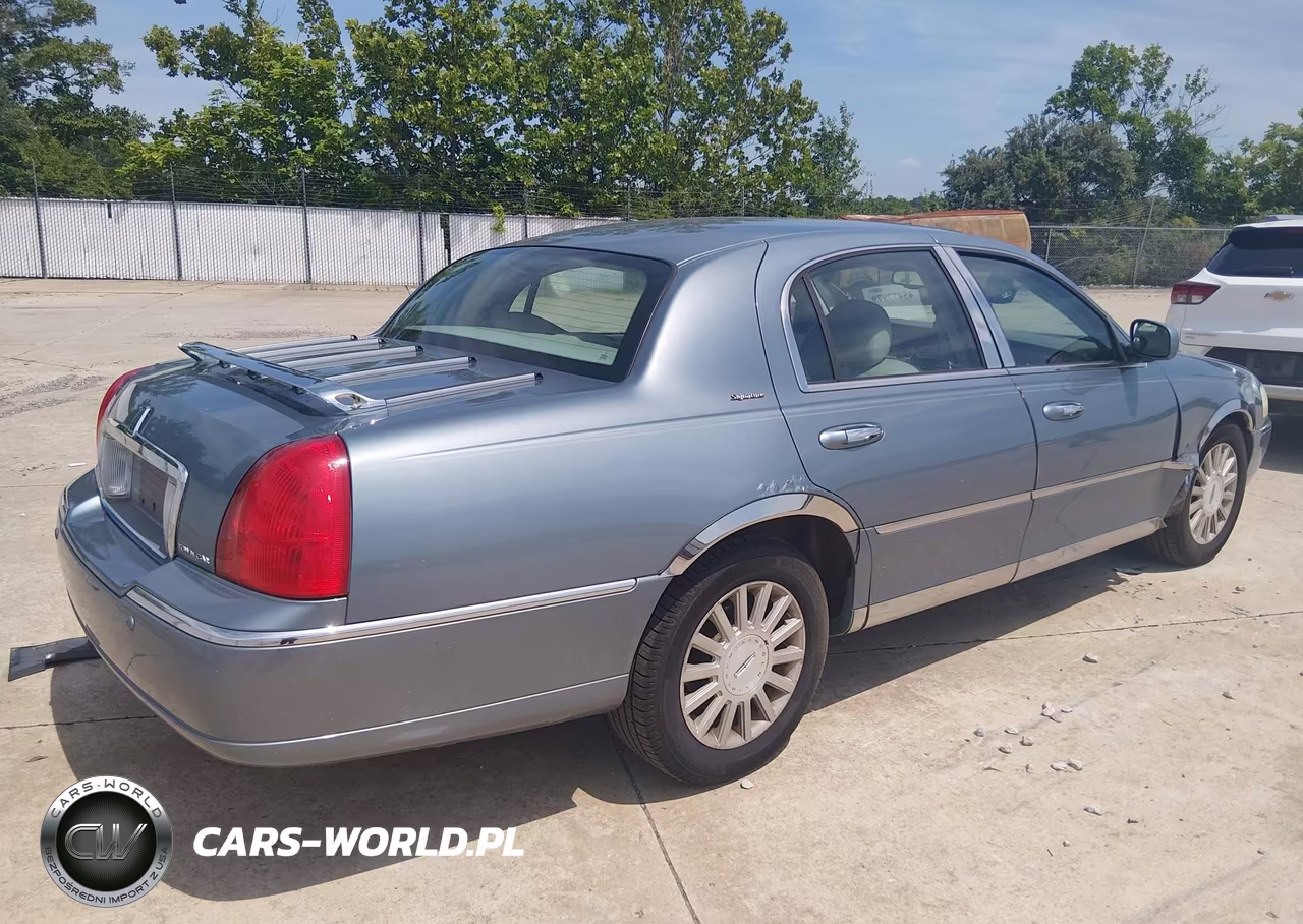 2004 Lincoln Town Car Signature VIN:1LNHM81W44Y644886 - 4