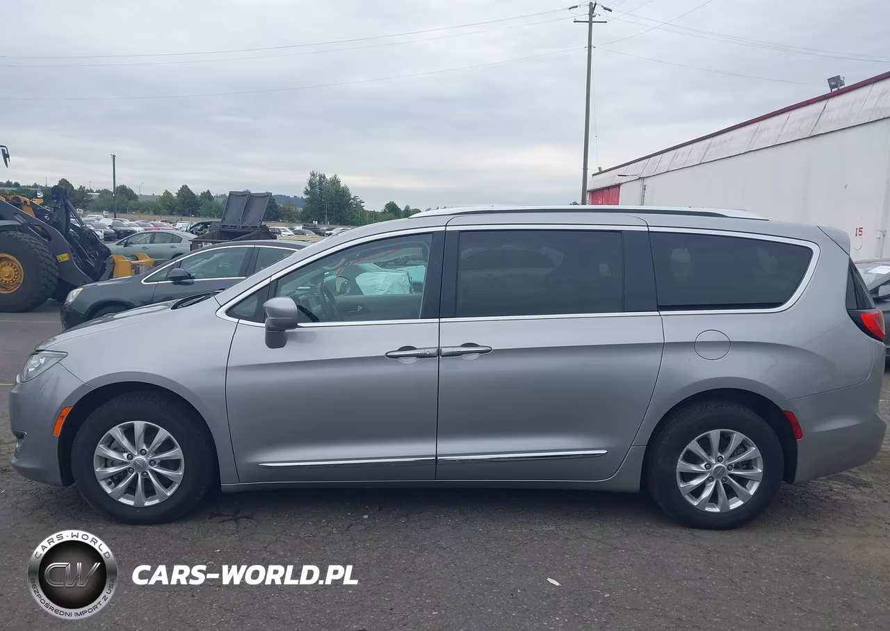 2018 Chrysler Pacifica Touring L VIN:2C4RC1BG3JR211439 - 14