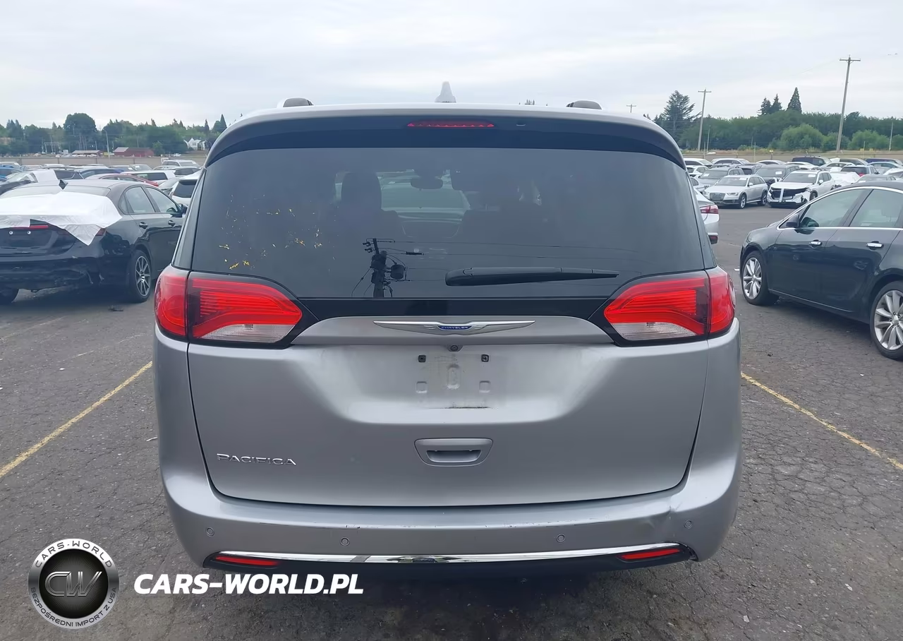 2018 Chrysler Pacifica Touring L VIN:2C4RC1BG3JR211439 - 16
