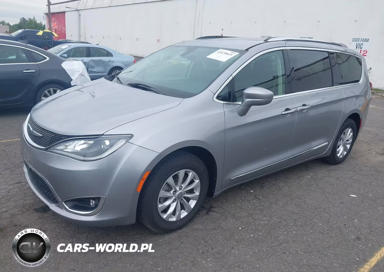 2018 Chrysler Pacifica Touring L VIN:2C4RC1BG3JR211439 - 2
