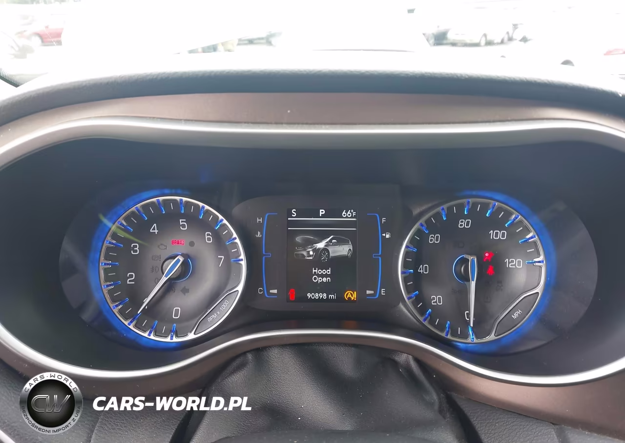 2018 Chrysler Pacifica Touring L VIN:2C4RC1BG3JR211439 - 7