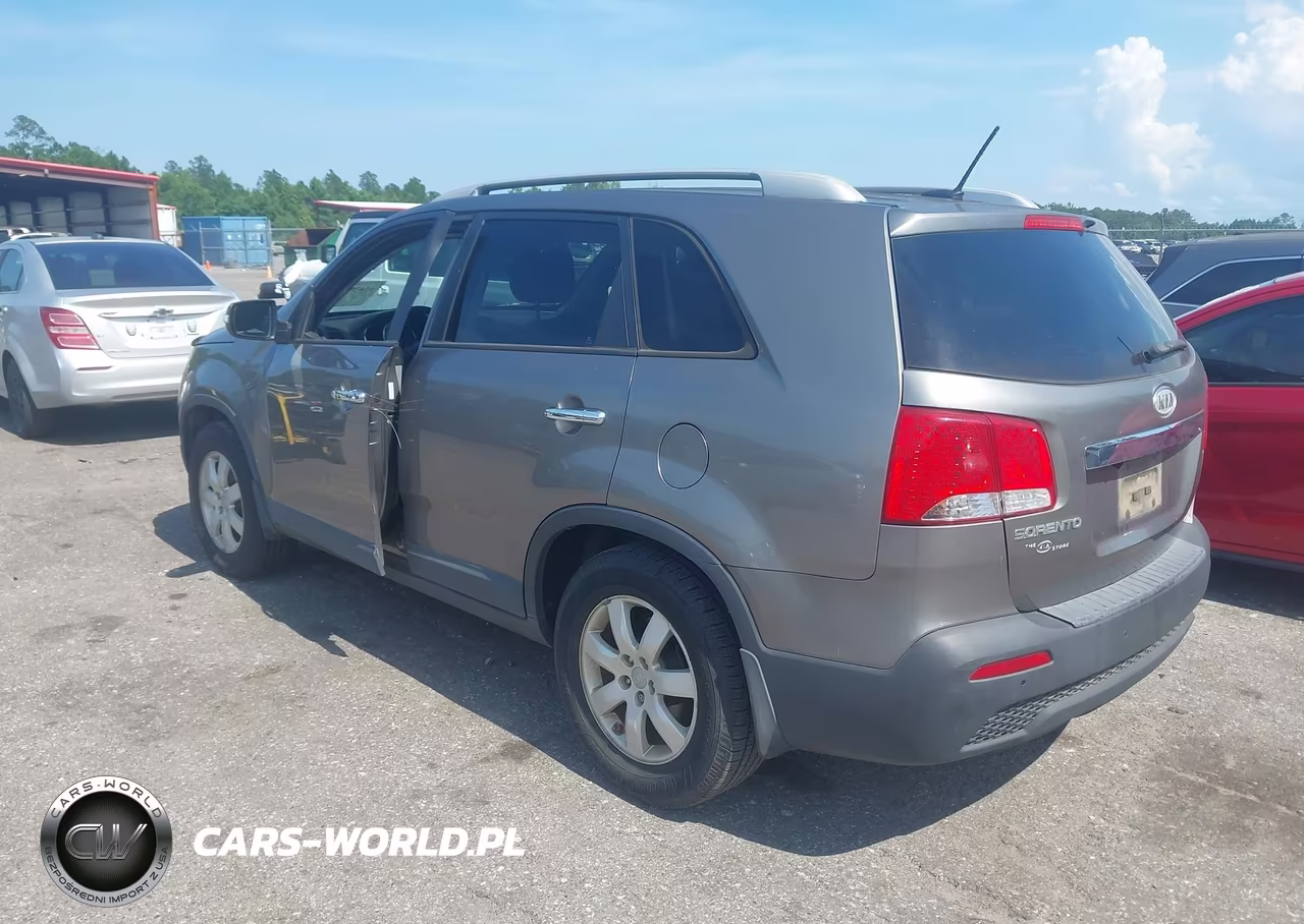 2013 Kia Sorento Lx VIN:5XYKT3A62DG341484 - 3