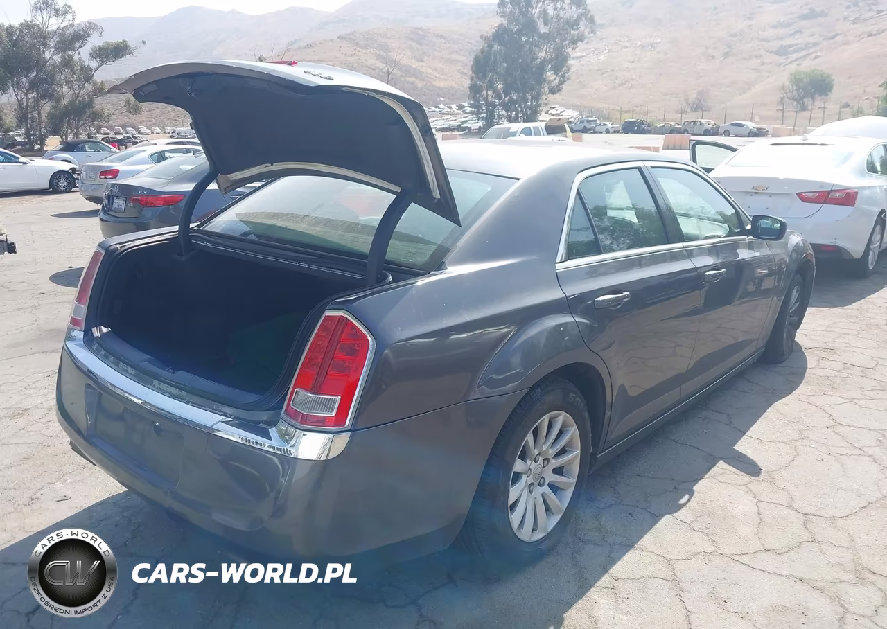 2013 Chrysler 300 Motown VIN:2C3CCAAG4DH630471 - 4