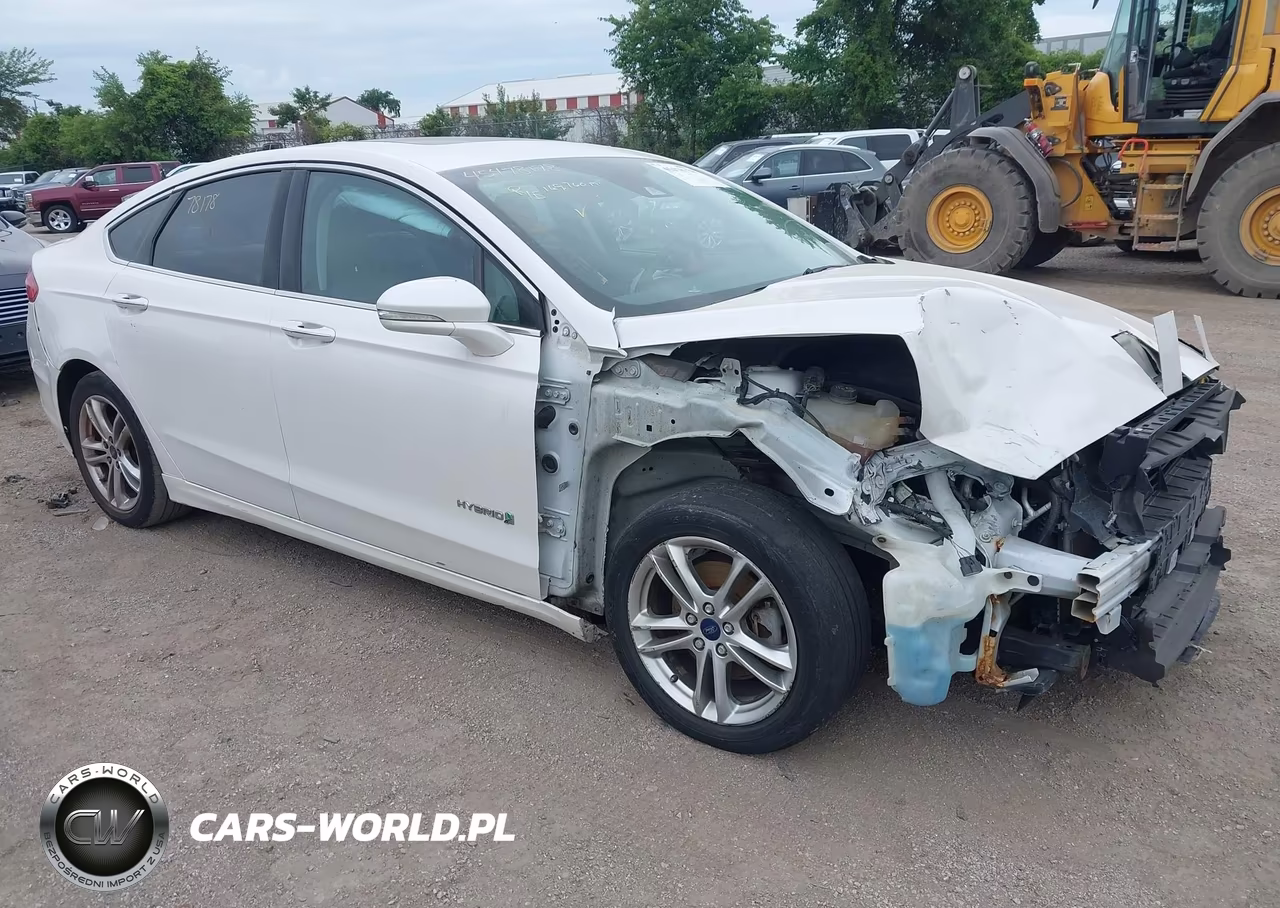 2015 Ford Fusion Hybrid Titanium – zdjęcie 1 z 14