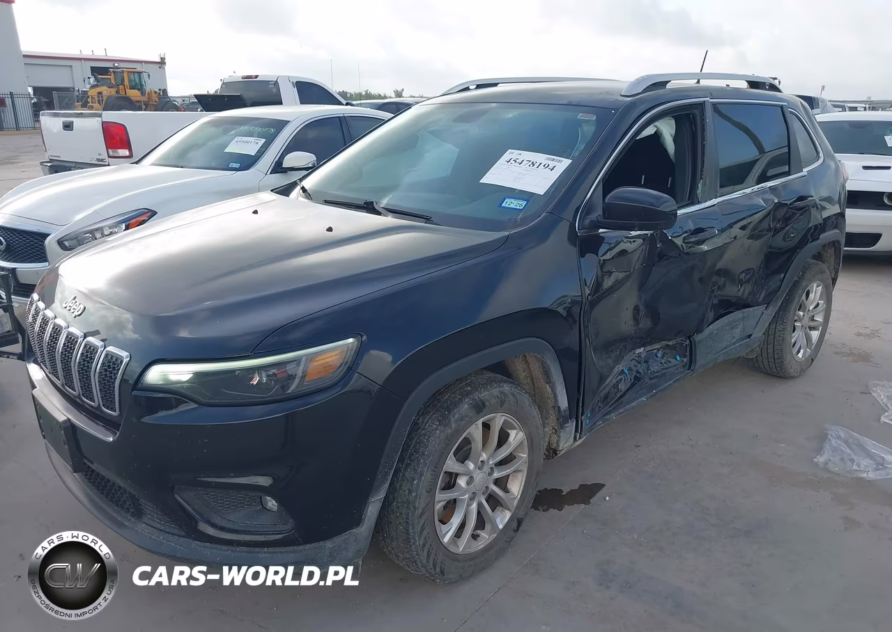 2019 Jeep Cherokee Latitude Fwd VIN:1C4PJLCB8KD149942 - 2