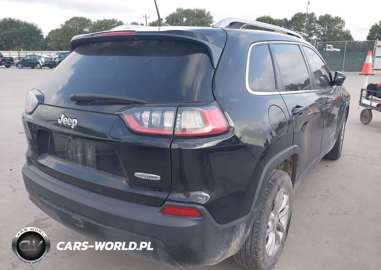 2019 Jeep Cherokee Latitude Fwd VIN:1C4PJLCB8KD149942 - 4