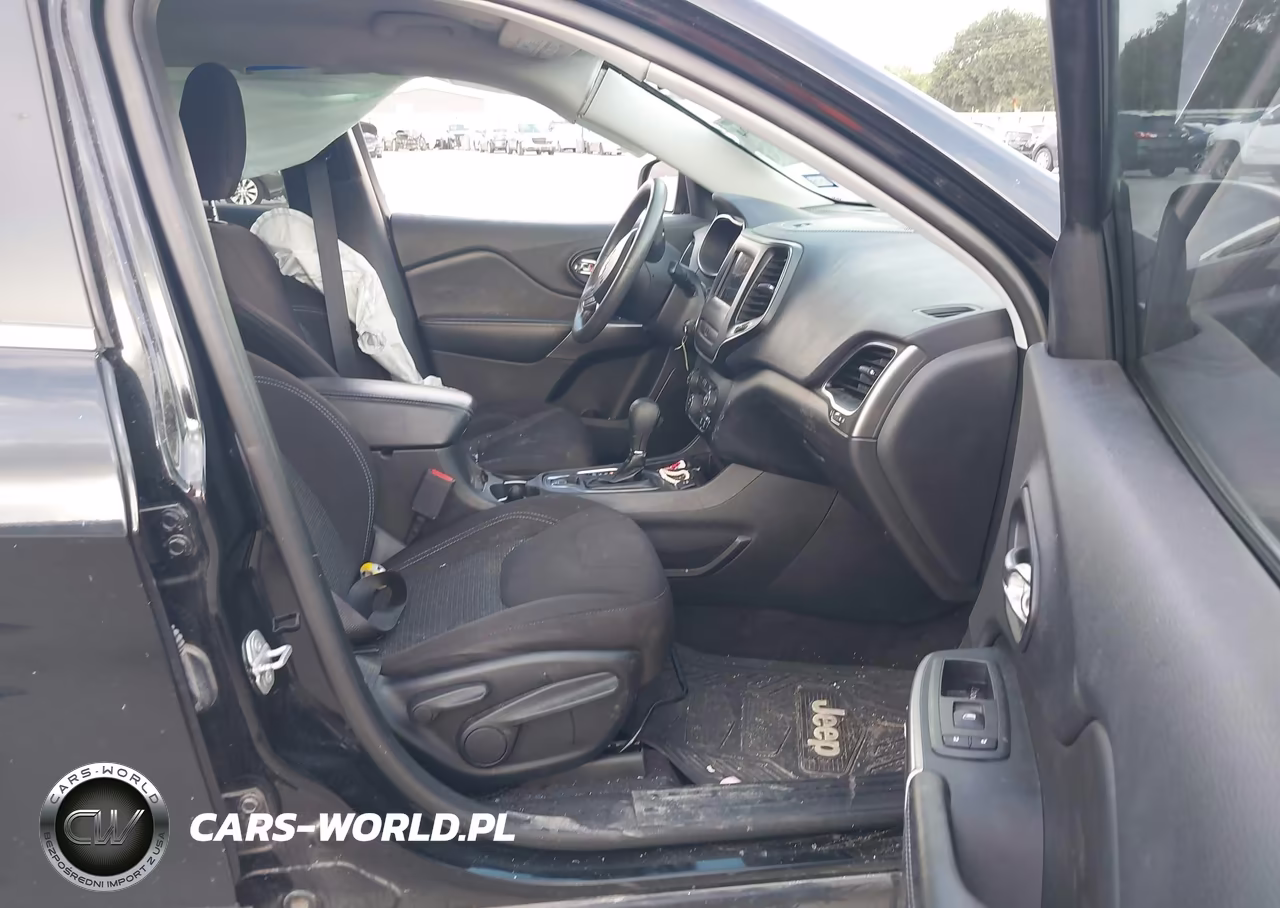2019 Jeep Cherokee Latitude Fwd VIN:1C4PJLCB8KD149942 - 5