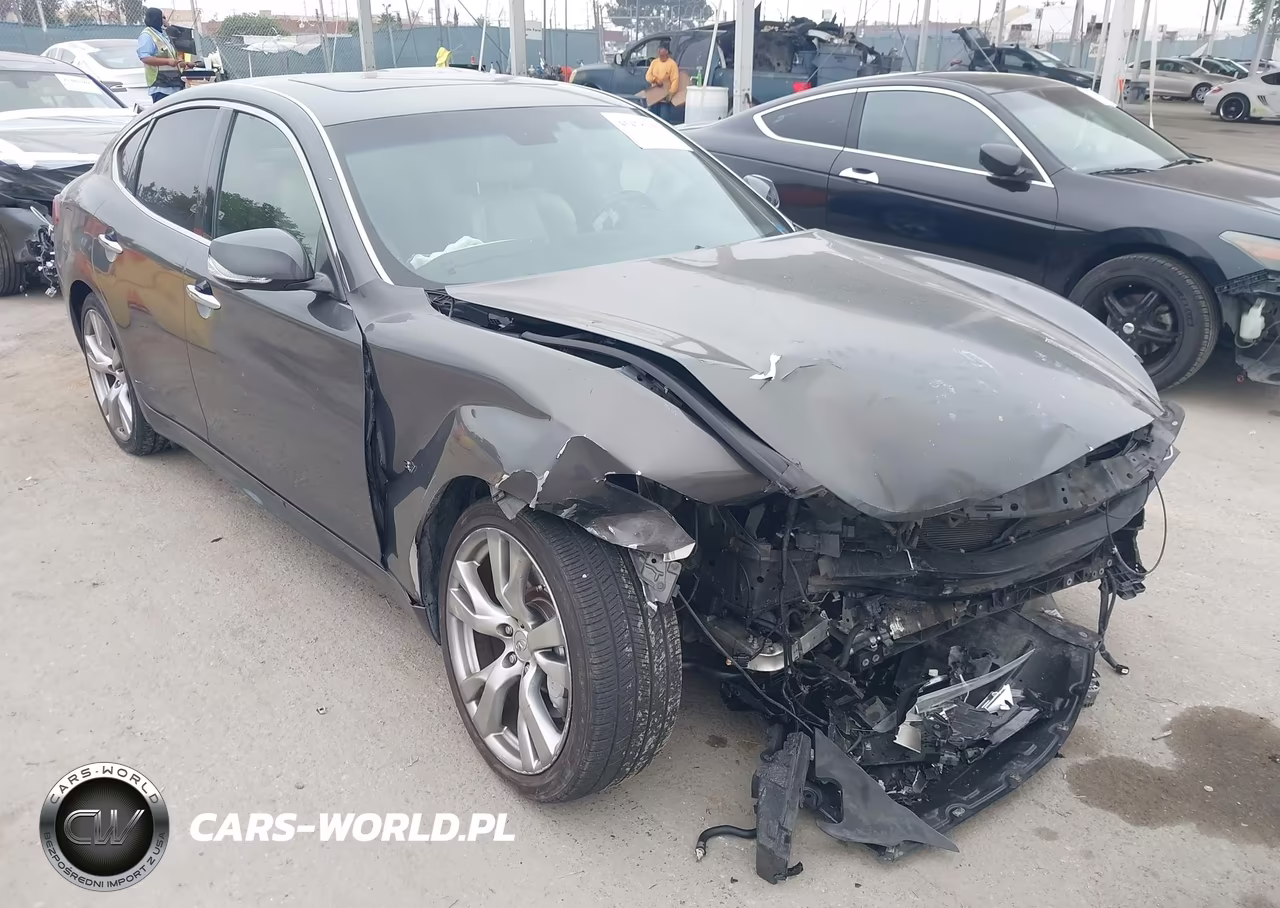 2015 Infiniti Q70 3.7