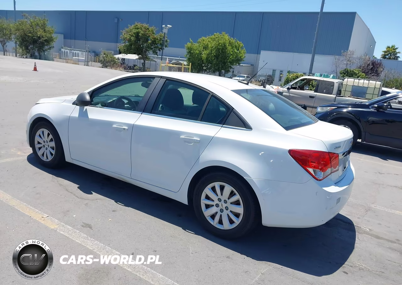 2011 Chevrolet Cruze Ls VIN:1G1PC5SH6B7121835 - 3
