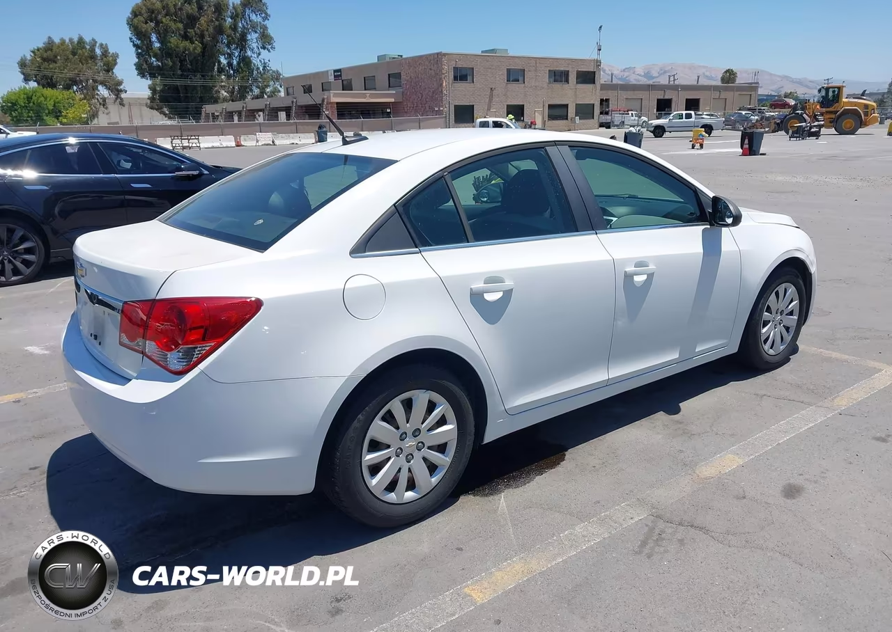 2011 Chevrolet Cruze Ls VIN:1G1PC5SH6B7121835 - 4