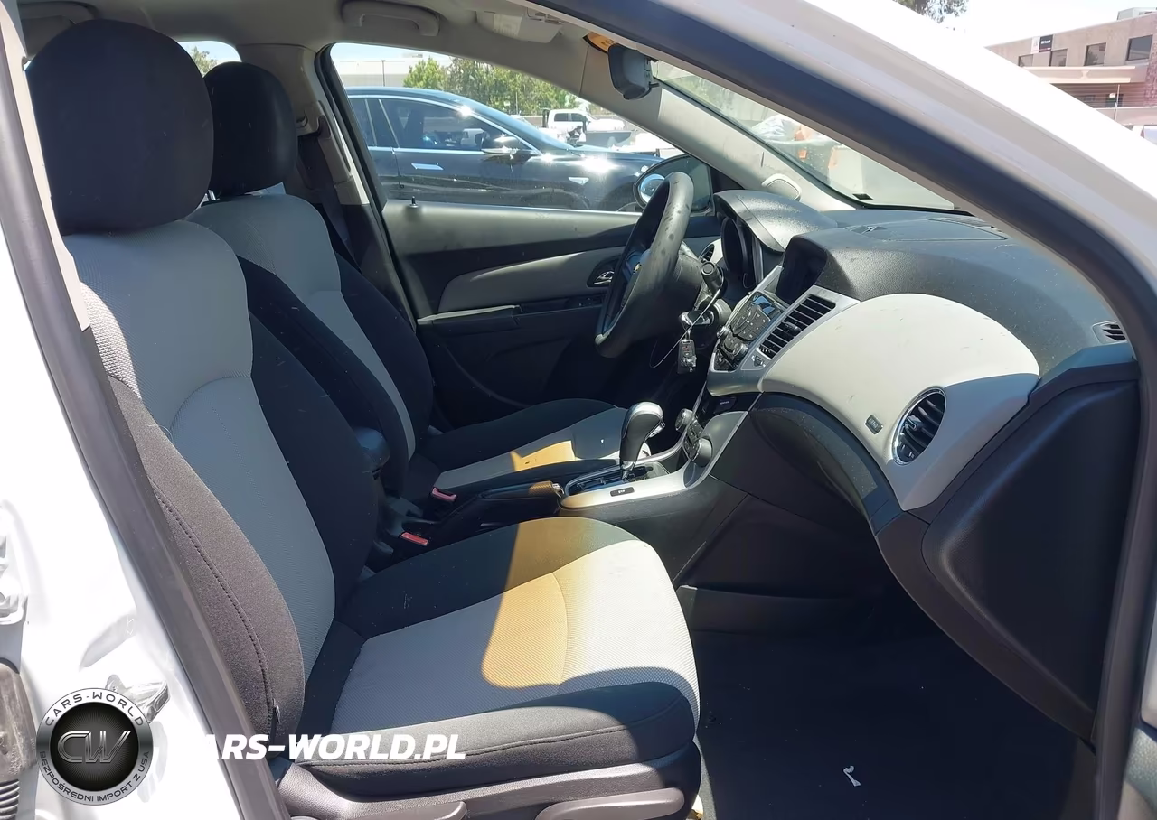 2011 Chevrolet Cruze Ls VIN:1G1PC5SH6B7121835 - 5