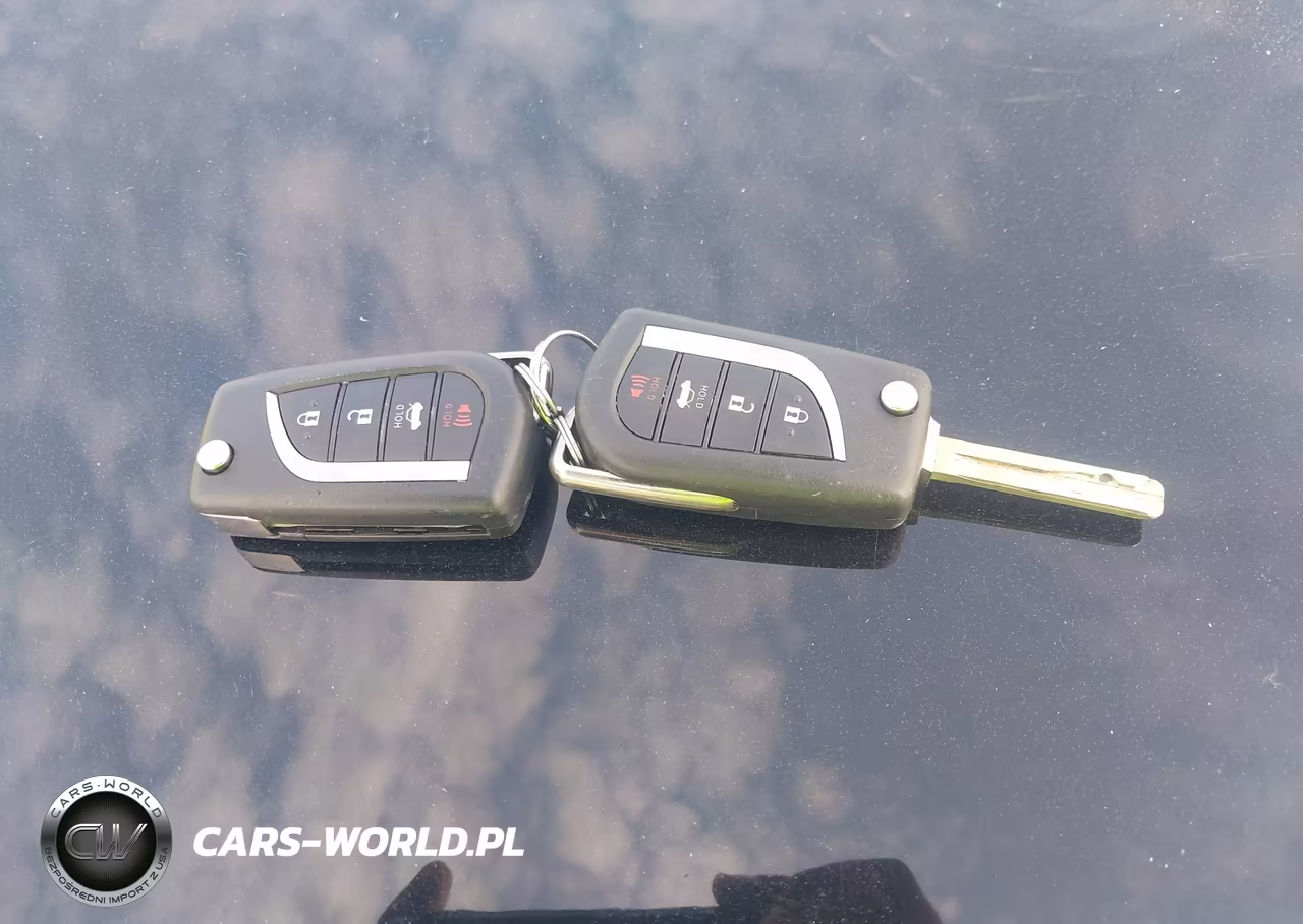 2020 Toyota Camry Le VIN:4T1C11AK7LU919082 - 11