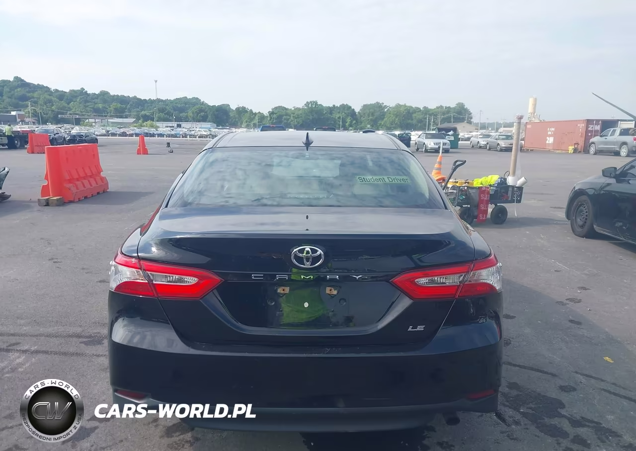 2020 Toyota Camry Le VIN:4T1C11AK7LU919082 - 16