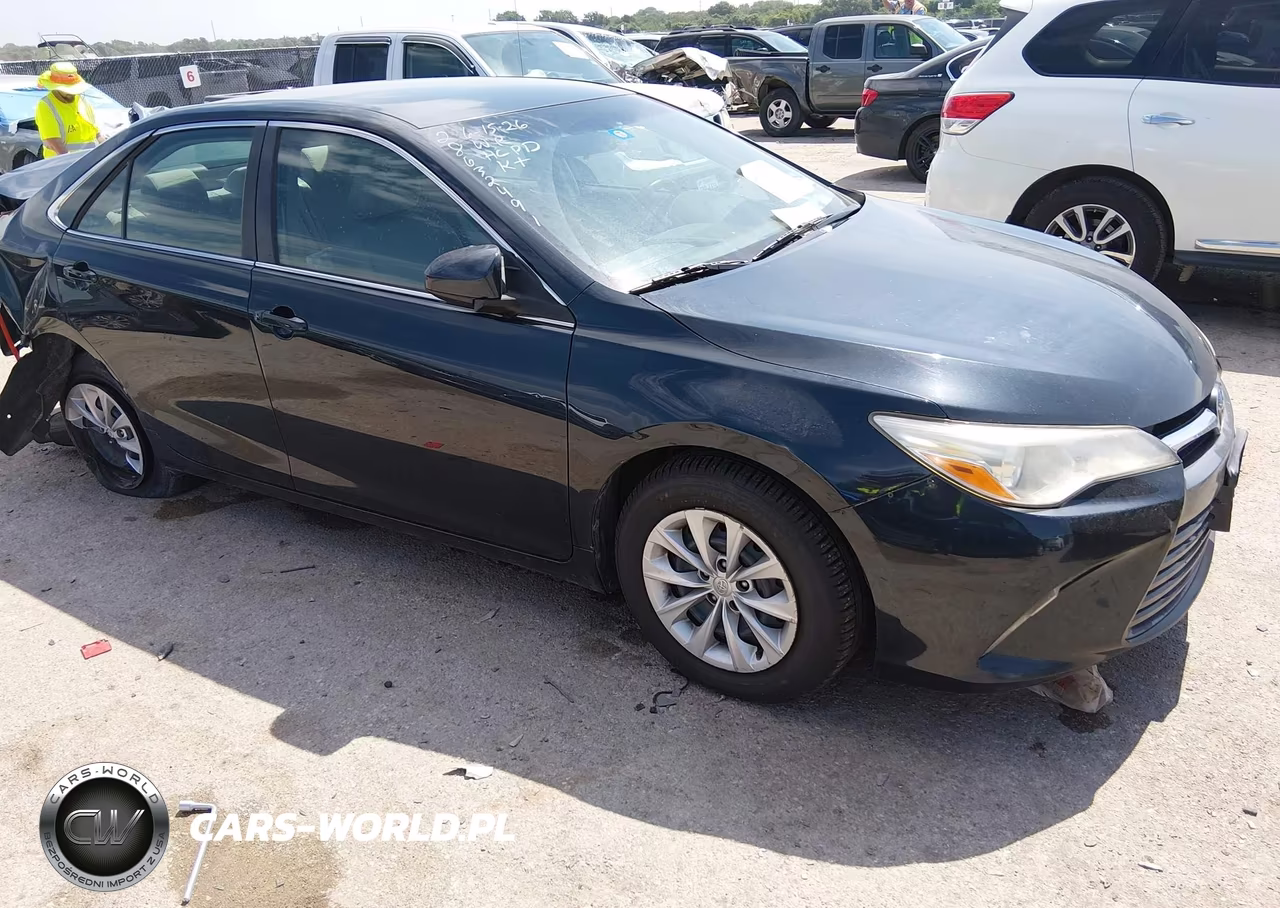 2015 Toyota Camry Le – zdjęcie 1 z 15