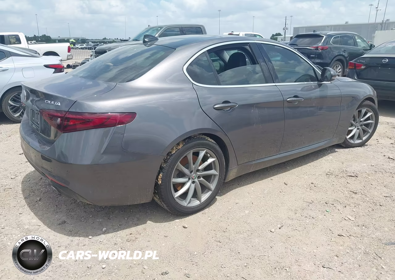 2017 Alfa Romeo Giulia Rwd VIN:ZARFAEBN2H7535949 - 4
