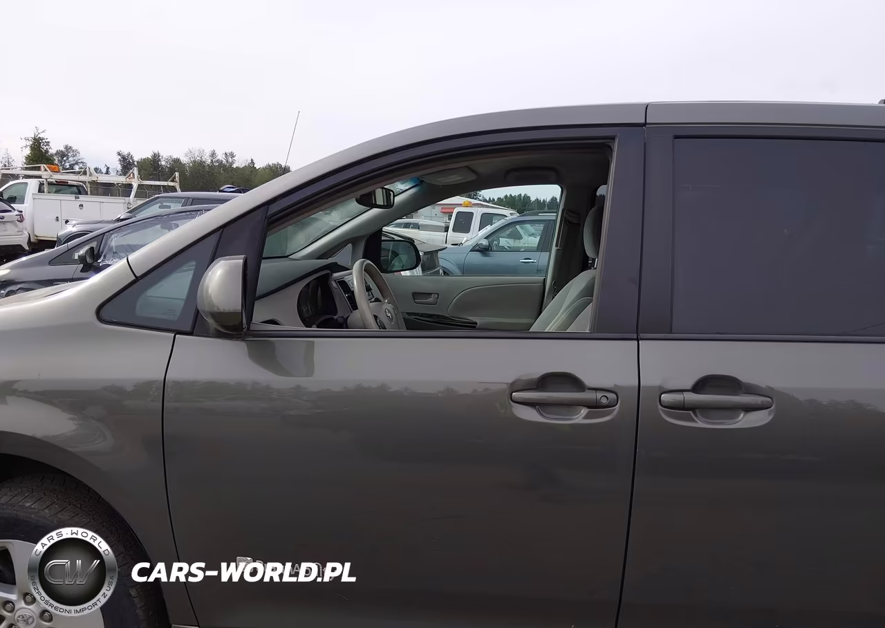 TOYOTA SIENNA LE VIN:5TDKK3DC8BS037614 - 14