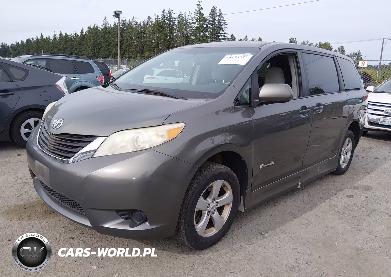 TOYOTA SIENNA LE VIN:5TDKK3DC8BS037614 - 2