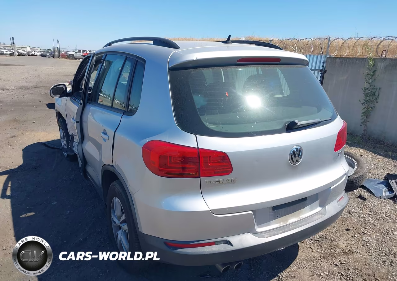 2016 Volkswagen Tiguan S VIN:WVGAV7AX1GW550160 - 3