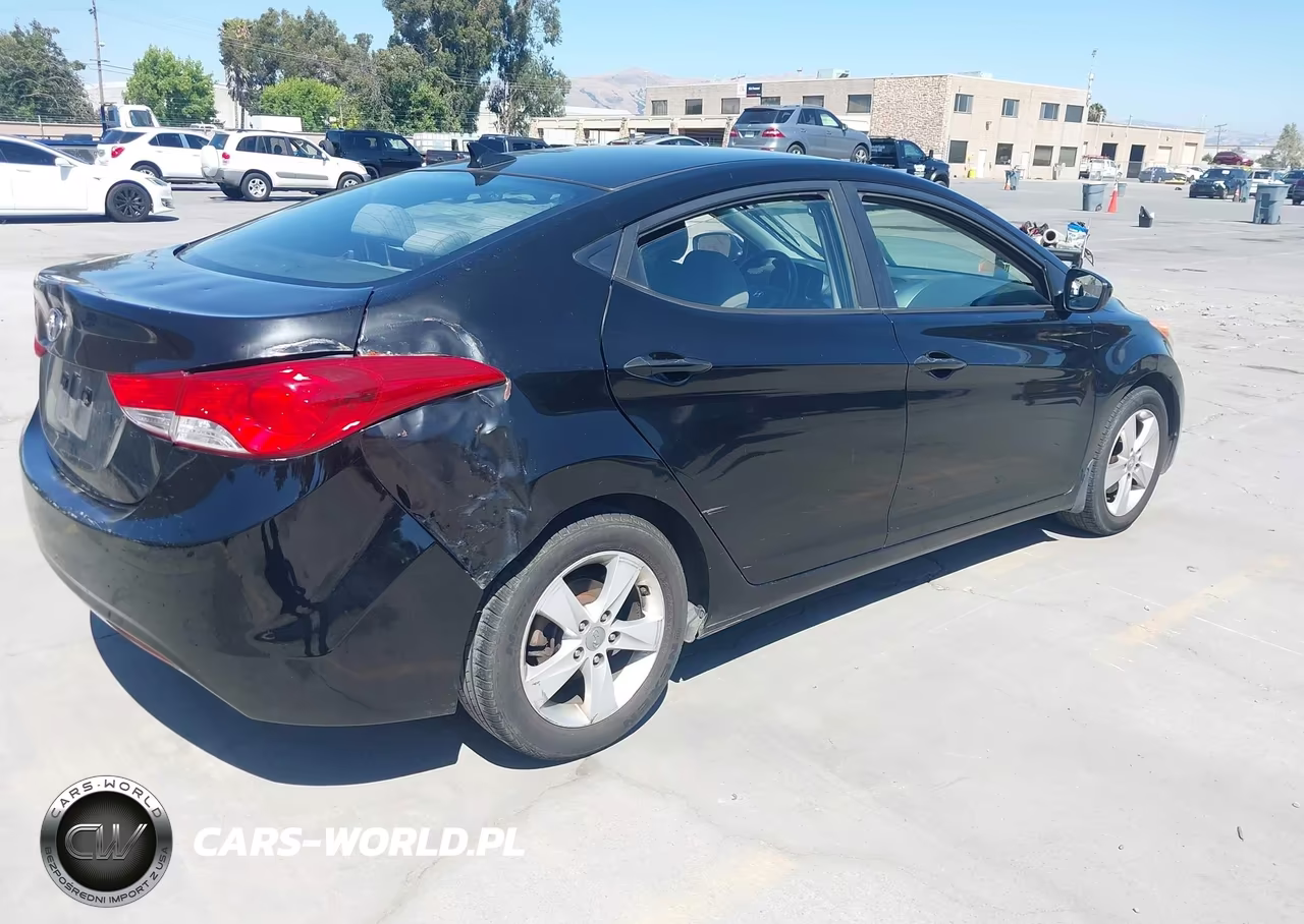 2013 Hyundai Elantra Gls VIN:KMHDH4AE4DU558116 - 4