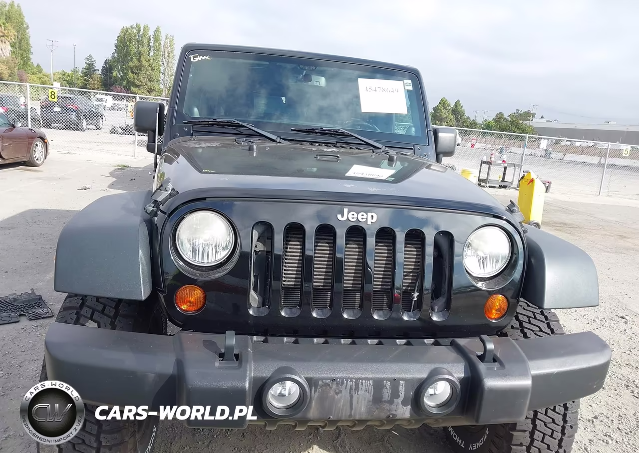 2013 Jeep Wrangler Unlimited Sport VIN:1C4HJWDG3DL519753 - 13
