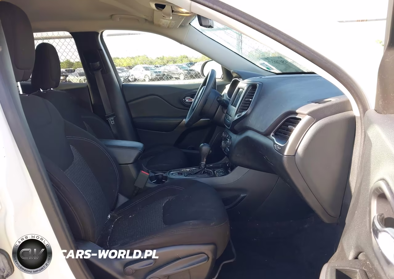 2019 Jeep Cherokee Latitude Fwd VIN:1C4PJLCB3KD175686 - 5