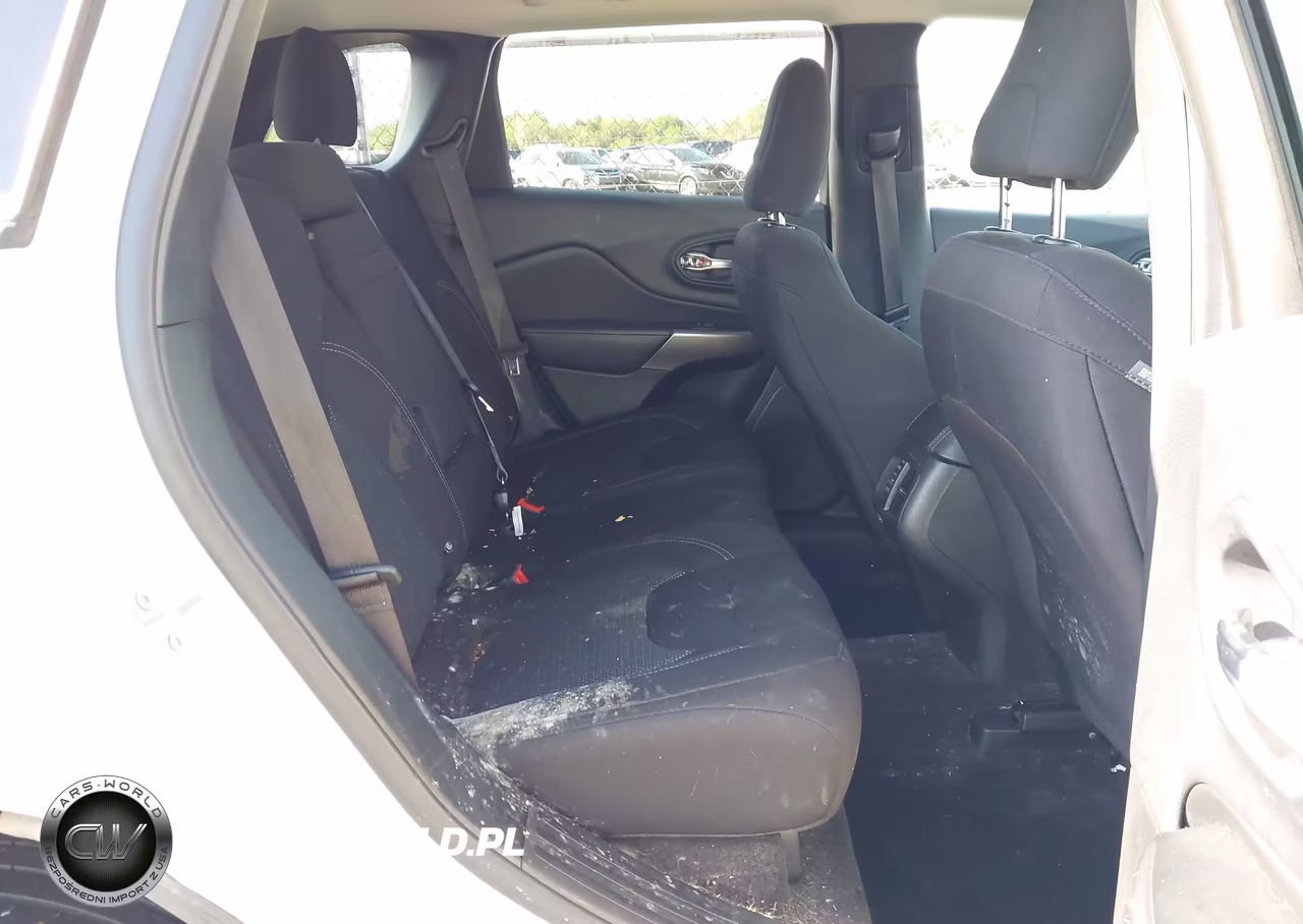 2019 Jeep Cherokee Latitude Fwd VIN:1C4PJLCB3KD175686 - 8