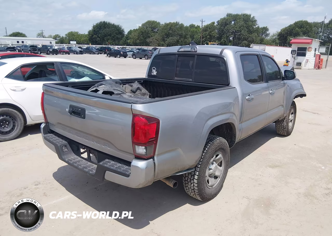 2018 Toyota Tacoma Sr VIN:5TFAX5GN2JX118431 - 4