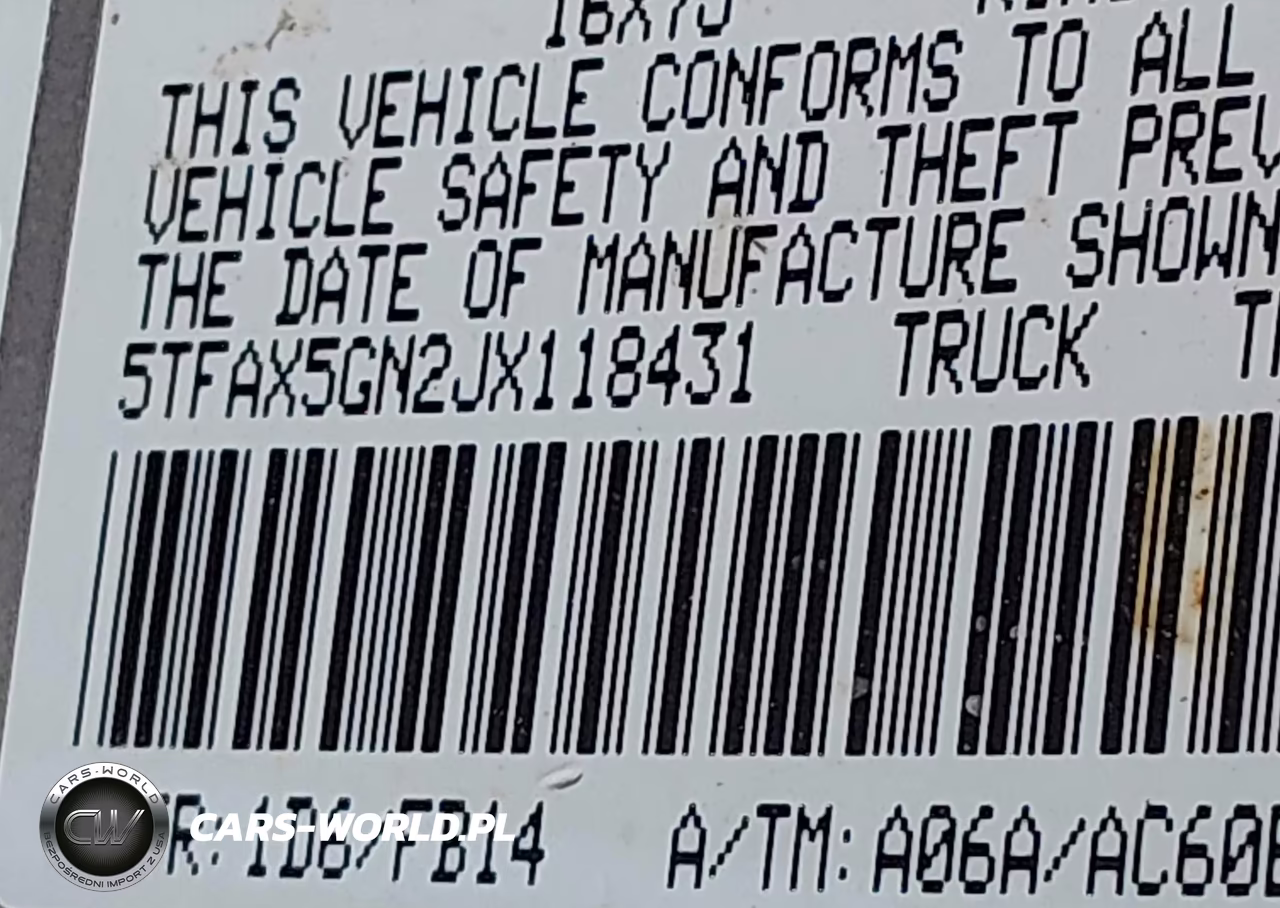 2018 Toyota Tacoma Sr VIN:5TFAX5GN2JX118431 - 9