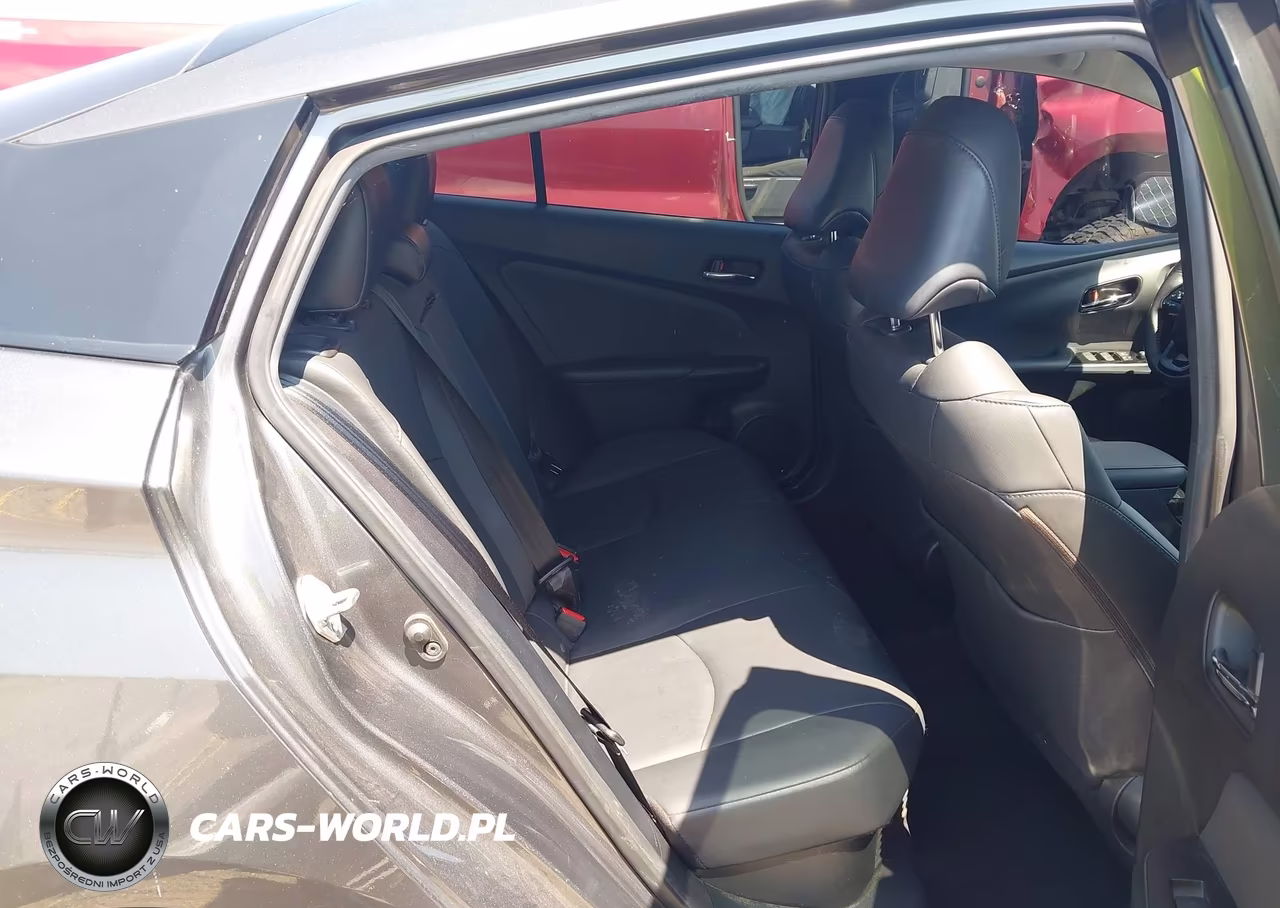 2021 Toyota Prius Xle VIN:JTDKAMFU1M3138691 - 8