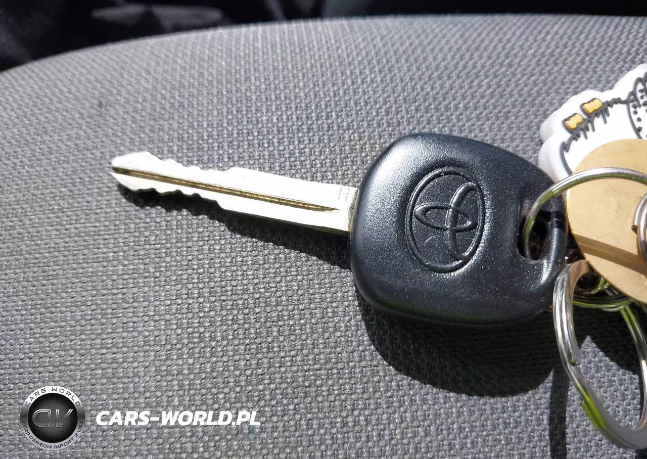 2022 Toyota Corolla L VIN:5YFDPMAEXNP347587 - 11