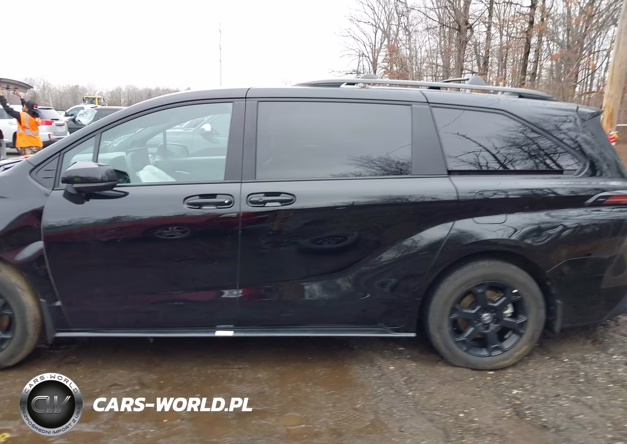 2025 Toyota Sienna Woodland Edition VIN:5TDCSKFC6SS196305 - 13
