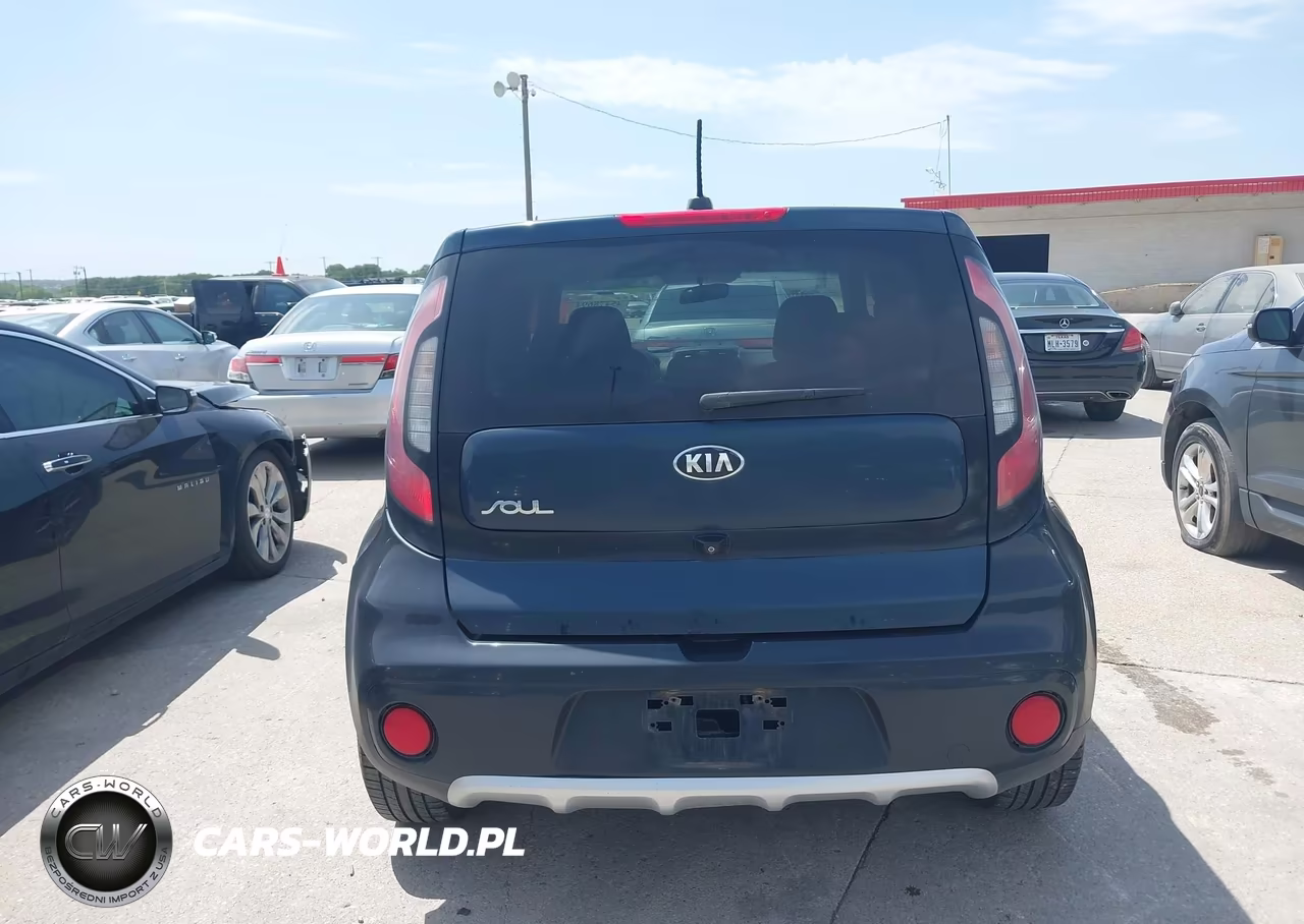 2018 Kia Soul + VIN:KNDJP3A52J7602127 - 16