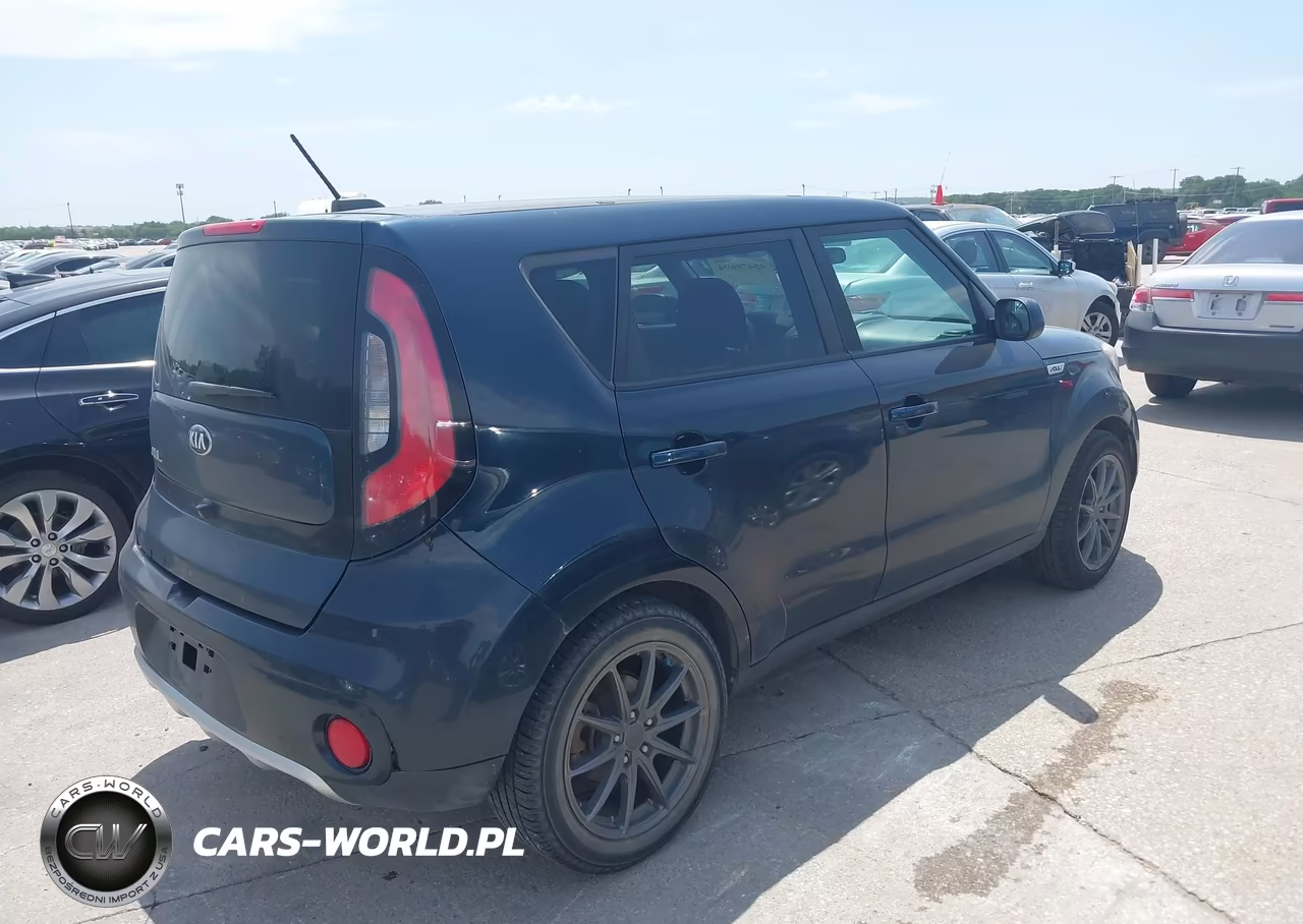 2018 Kia Soul + VIN:KNDJP3A52J7602127 - 4