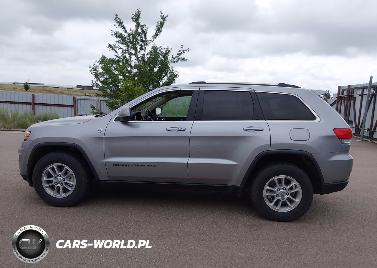 2018 Jeep Grand Cherokee Laredo E 4X4 VIN:1C4RJFAG8JC146908 - 19
