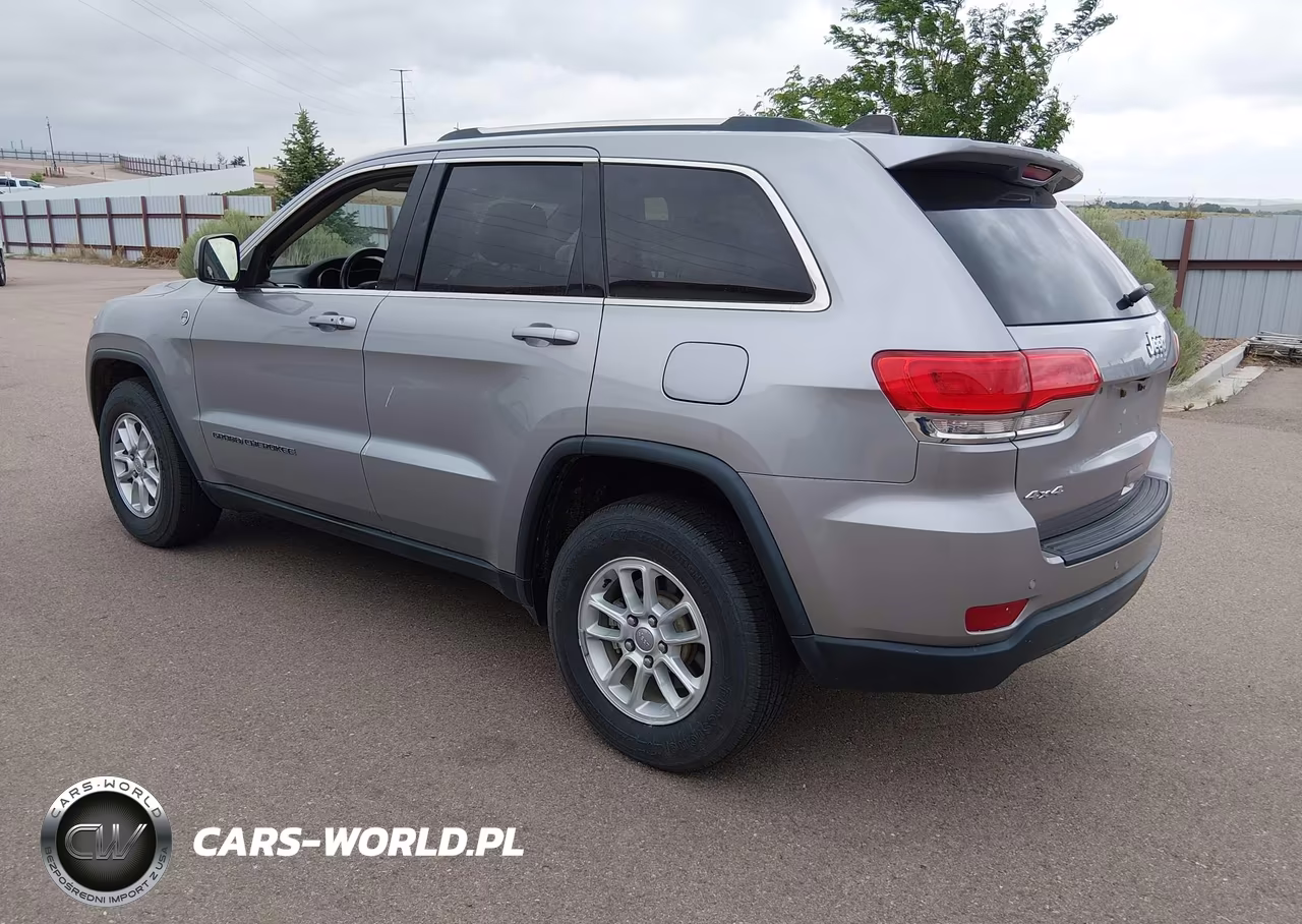2018 Jeep Grand Cherokee Laredo E 4X4 VIN:1C4RJFAG8JC146908 - 3
