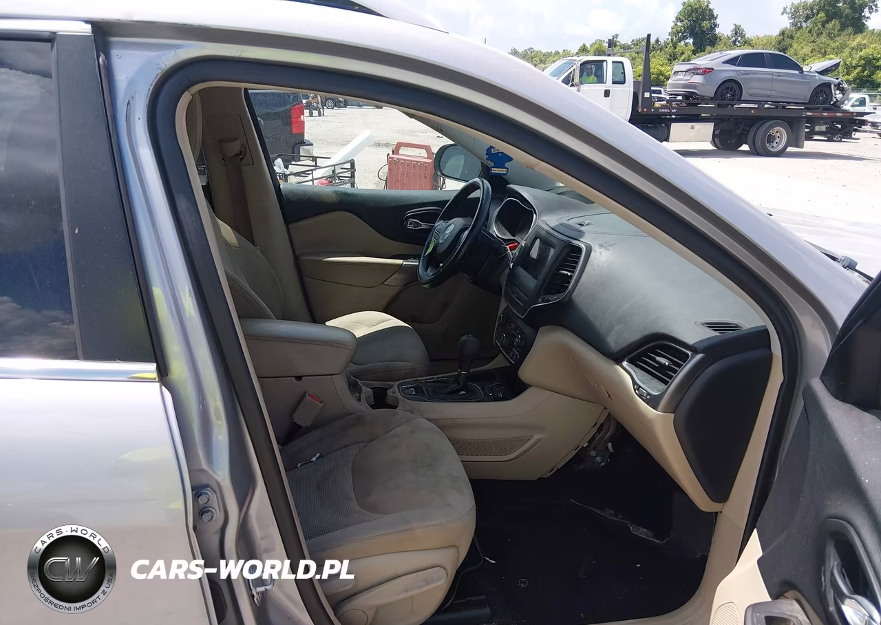 2019 Jeep Cherokee Latitude Fwd VIN:1C4PJLCB6KD108953 - 5