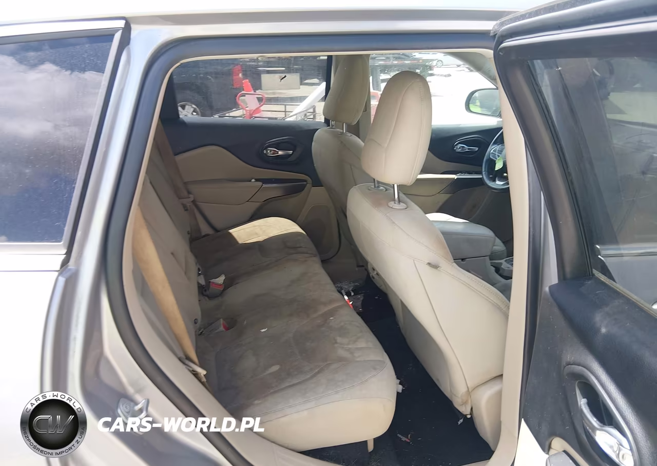 2019 Jeep Cherokee Latitude Fwd VIN:1C4PJLCB6KD108953 - 8