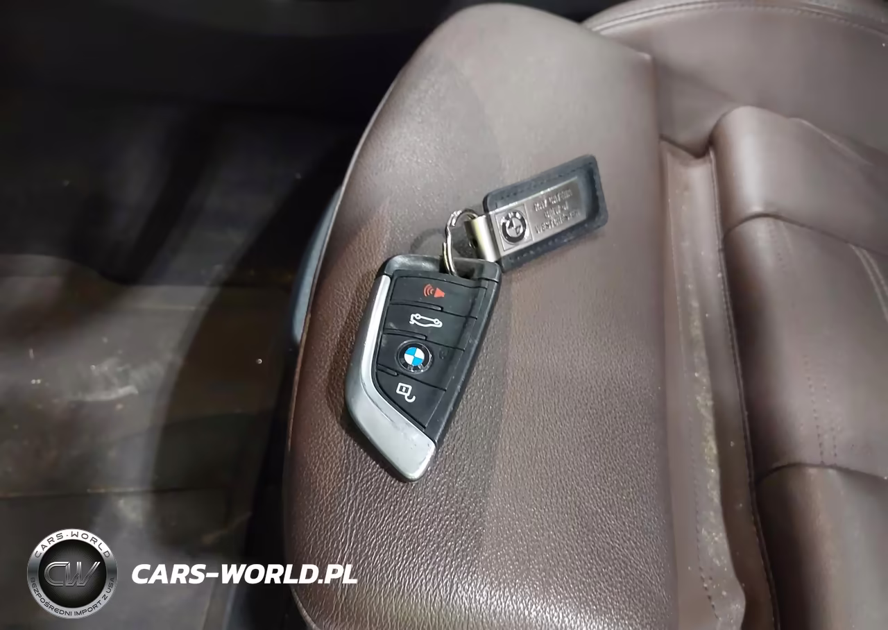 2019 BMW X3 xDrive30I VIN:5UXTR9C57KLE21277 - 11
