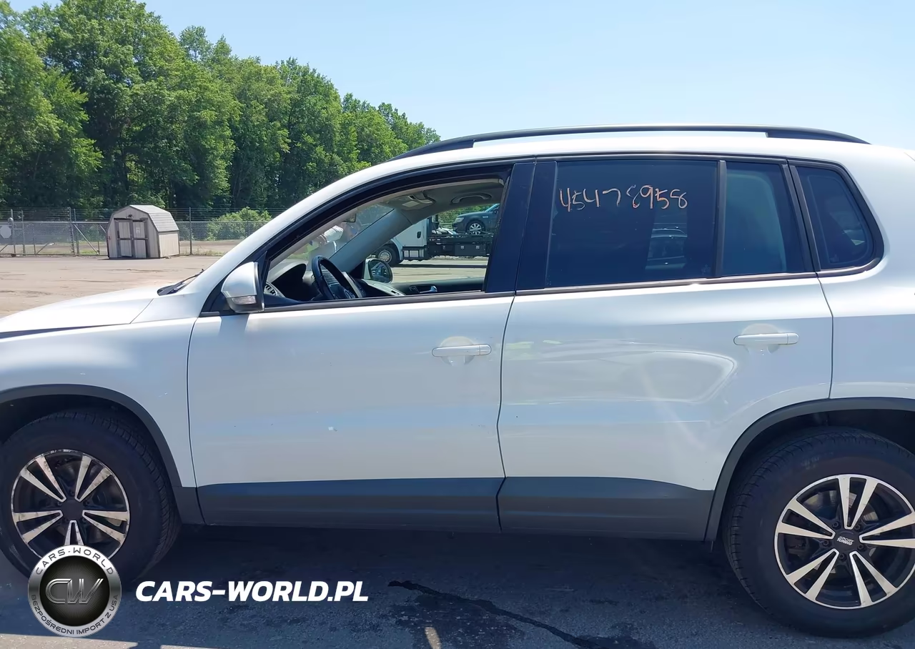 2015 Volkswagen Tiguan S VIN:WVGBV7AX1FW555605 - 14