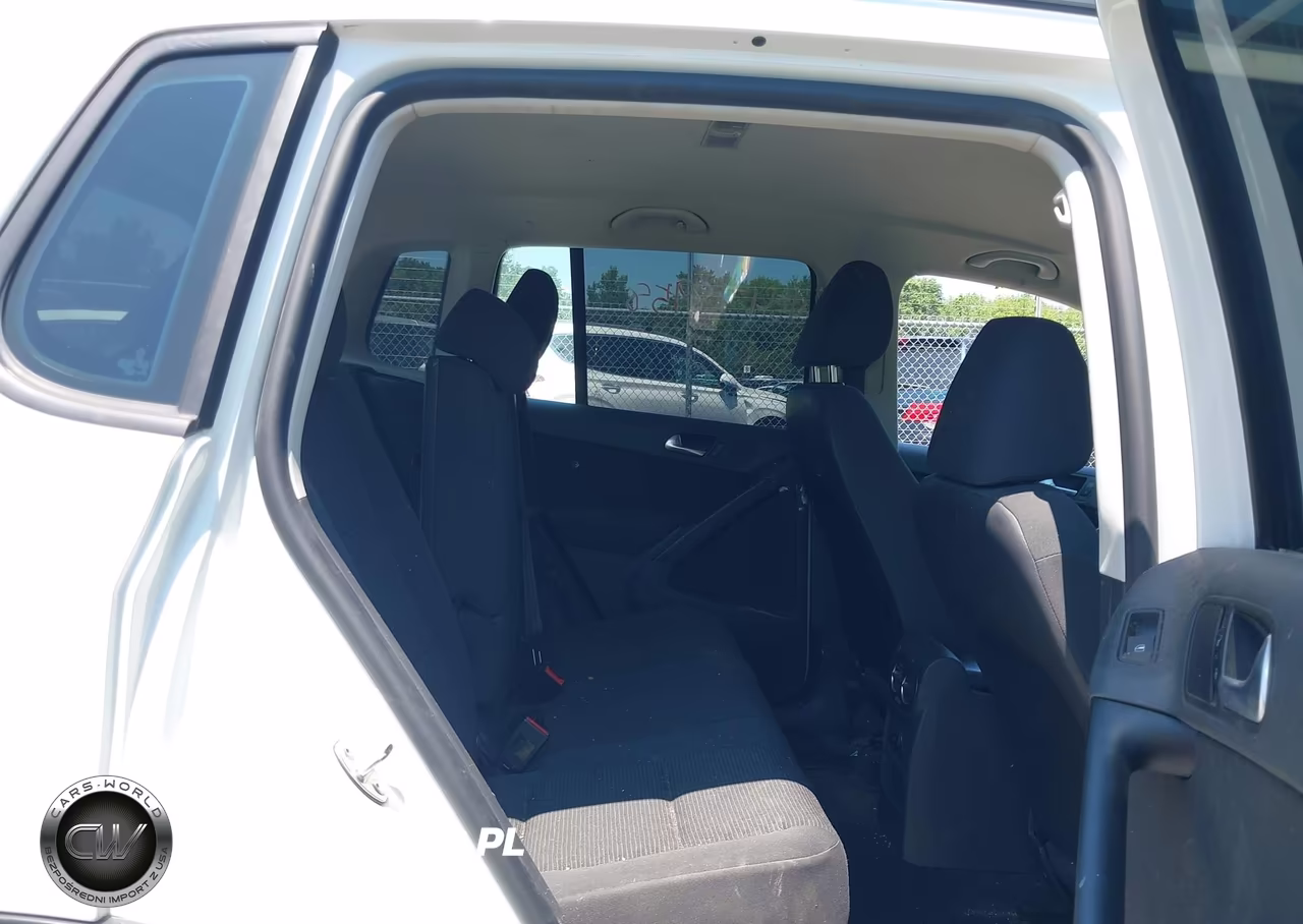 2015 Volkswagen Tiguan S VIN:WVGBV7AX1FW555605 - 8