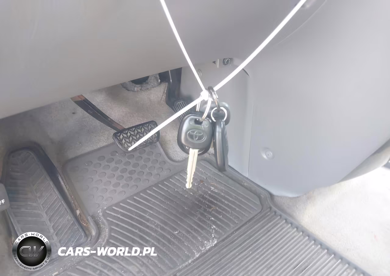 2010 Toyota Sienna Limited VIN:5TDDK4CC8AS030466 - 11