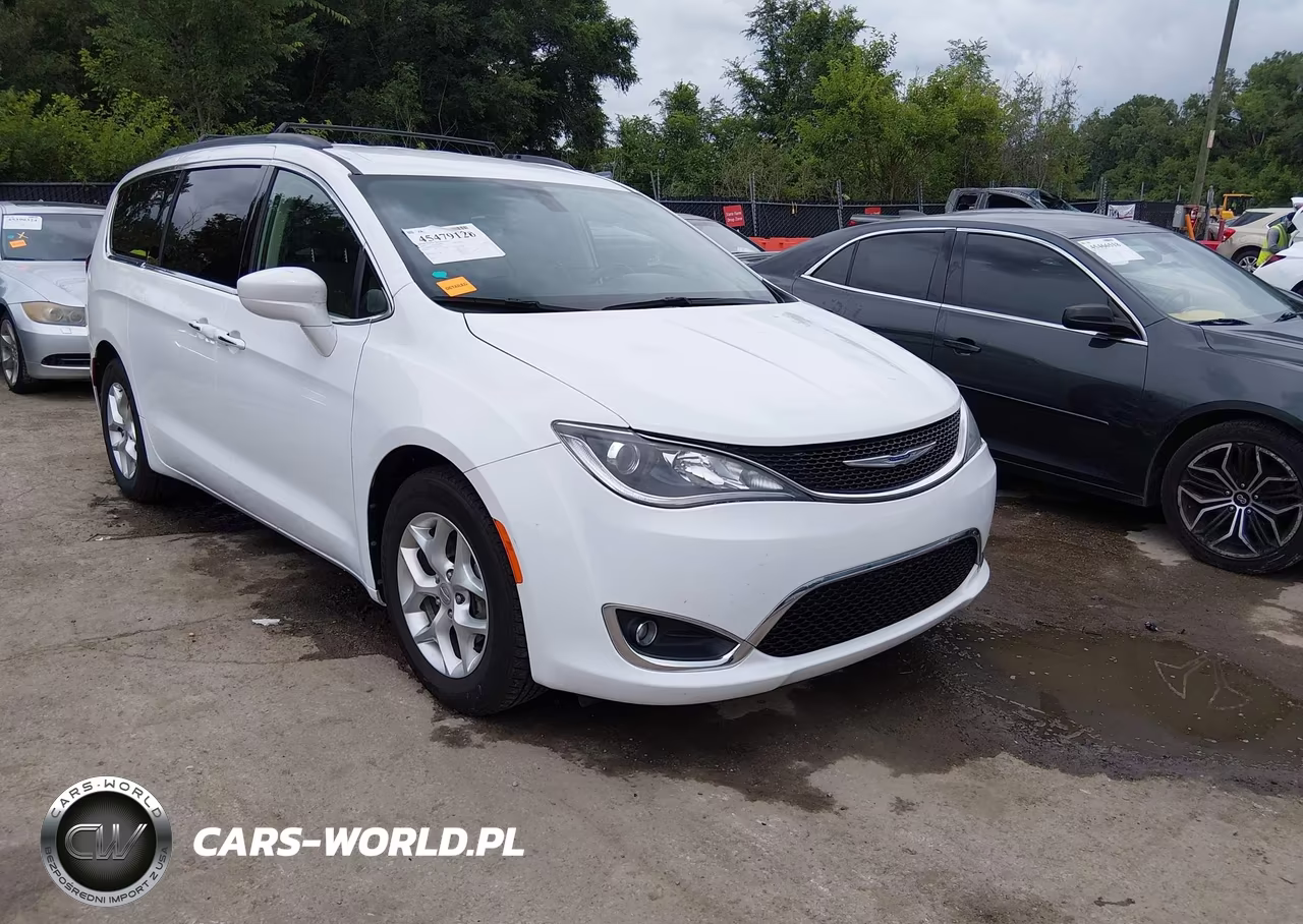 2020 Chrysler Pacifica Touring – zdjęcie 1 z 17