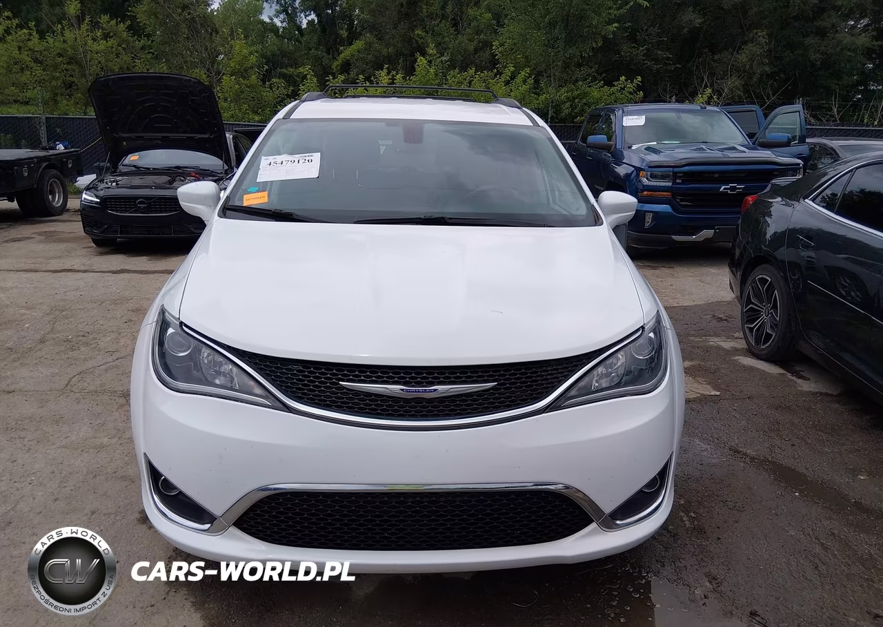 2020 Chrysler Pacifica Touring VIN:2C4RC1FG2LR143342 - 12