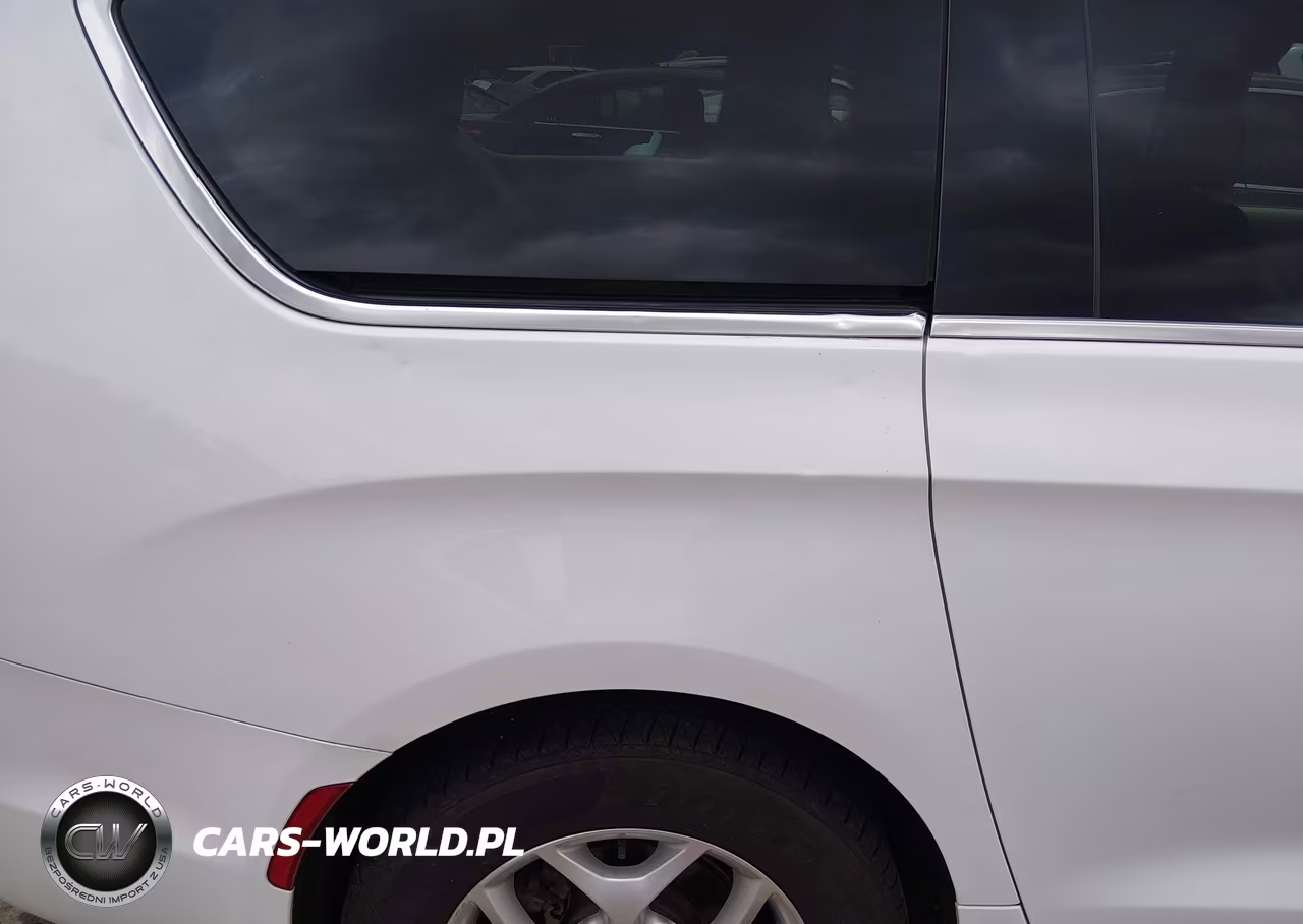 2020 Chrysler Pacifica Touring VIN:2C4RC1FG2LR143342 - 6