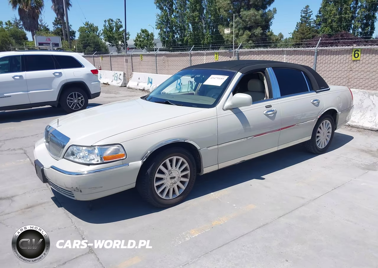 2005 Lincoln Town Car Signature VIN:1LNHM81W25Y627697 - 2